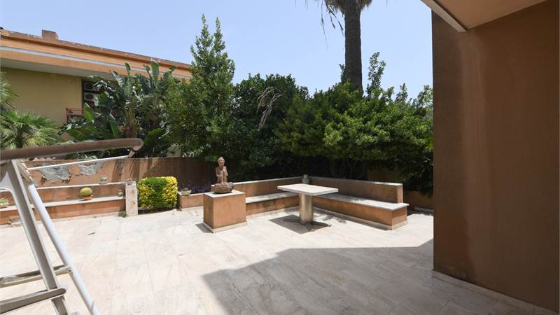 Cagliari, via Parigi villa prestigiosa, giardino 