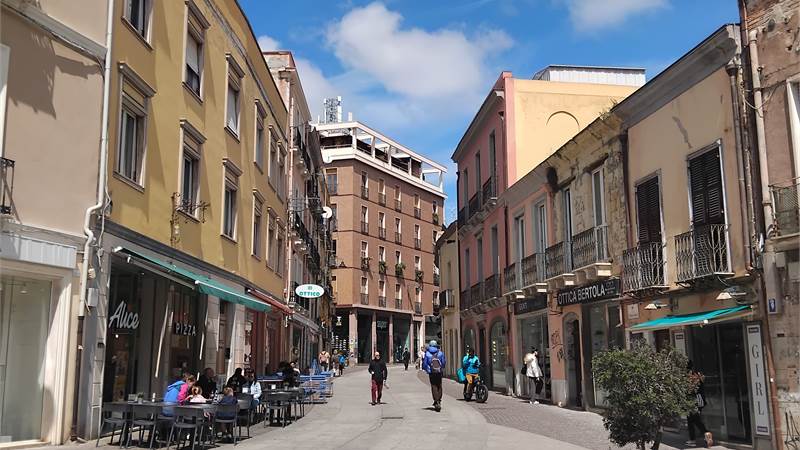 Cagliari,via Garibaldi, appartamento luminoso